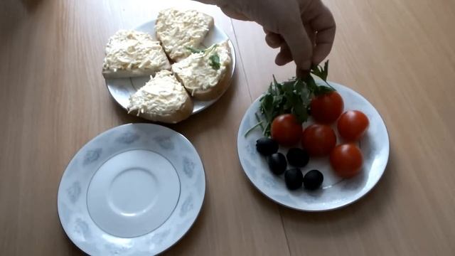 БУТЕРБРОДЫ БОЖЬЯ КОРОВКА С СЫРОМ И ПОМИДОРАМИ ЗАКУСКА НОВОГОДНИЕ РЕЦЕПТЫ