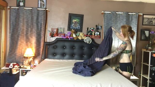 Burnin calories and changing my sheets! смотреть онлайн