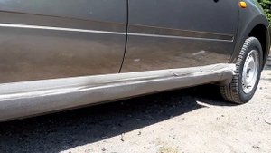 Антигравийное покрытие порогов авто.