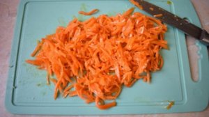 Салат с куриной грудкой и корейской морковью