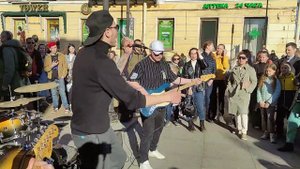 Звери - Просто такая сильная любовь! Группа Айдахо выступает на Большой Конюшенной улице...#id_aho