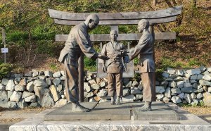 Сквер на набережной Цесаревича. Владивосток