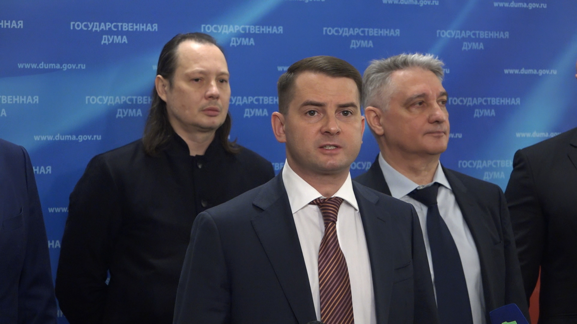 ЛДПР требует защитить граждан от коллекторов, микрокредитных организаций и банковского произвола!