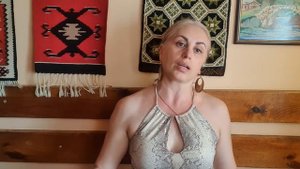 Как Убрать подвисшую кожу? Дряблые руки, как исправить? Красивые руки Дома. С гантелями.