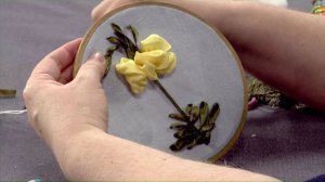 Удивительный цветок из лент. Ручная работа