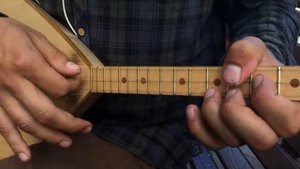 Данил Воронков показывает испанские мотивы на балалайке