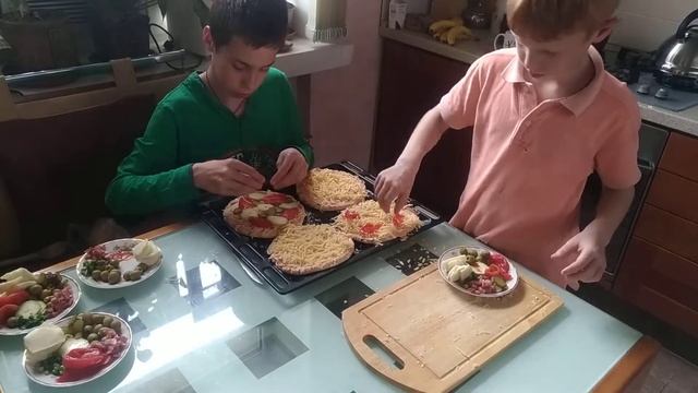 Пицца на готовой основе смотреть онлайн