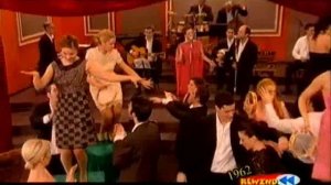 14  Elenh Kapilidou Foths Theodoridhs Aneva sto trapezi mou Rewind 1962