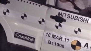 Crash Test 2011 - Mitsubishi Pajero (Frontal Offset) ANCAP