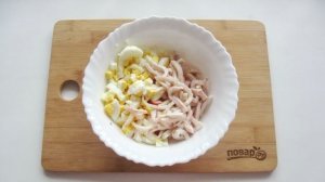 Салат Жемчужина с кальмарами и красной икрой