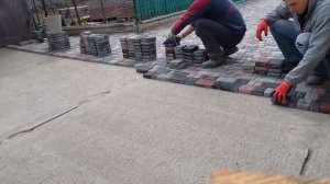 Укладка тротуарной плитки старый город три цвета