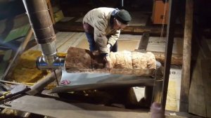 Нюхча. Утепление дымохода минеральной ватой на чердаке