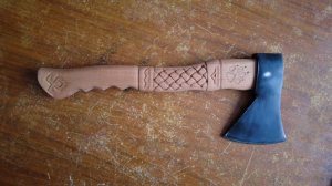 Моя первая работа в резьбе по дереву. Резное топорище