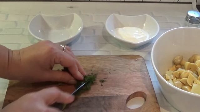 Картофельный салат с маринованными грибами.  Potato salad with pickled mushrooms.