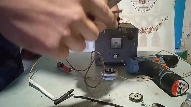 Не выбрасывайте старую батарейку.Полезная самоделка. смотреть онлайн