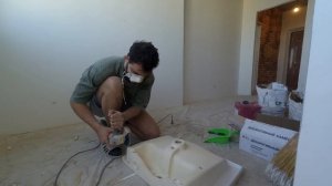 Установка навесной раковины с тумбой