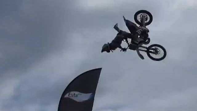 Мотофристайл. Прыжки на Мотоциклах смотреть онлайн