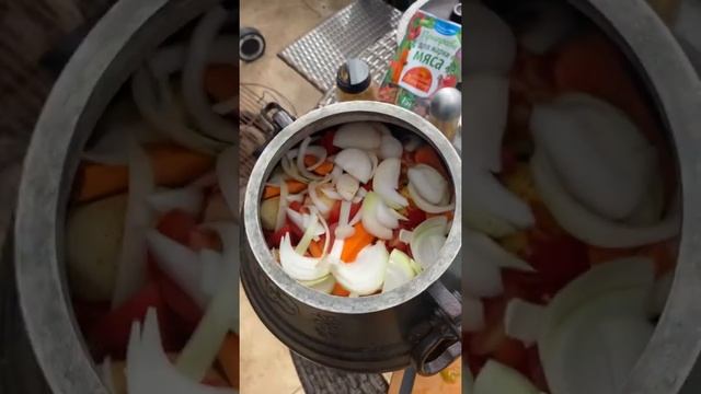 Свинина с овощами в афганском казане смотреть онлайн