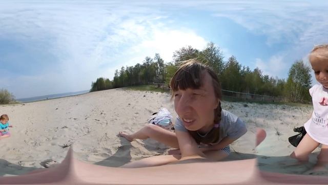 Второй день. Рецепты зеленых коктейлей. Мочим ножки. Играем в песок. Прогулка по лесу. Дети счастье смотреть онлайн