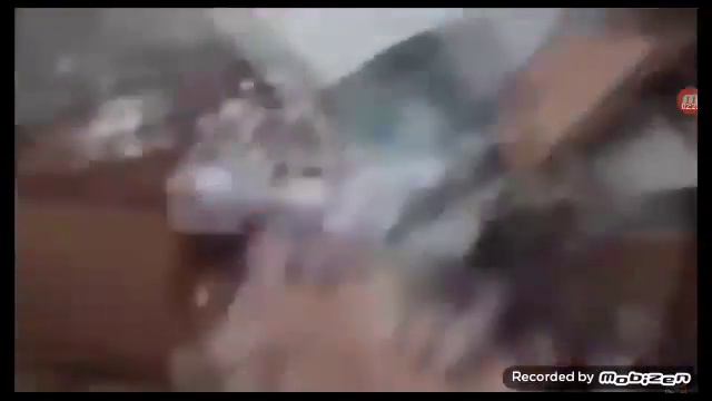 Гола дівчинка