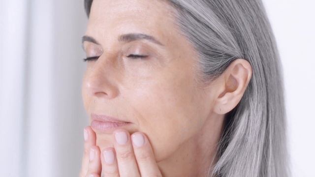 Как наносить ночной крем Nutri-Lumière смотреть онлайн