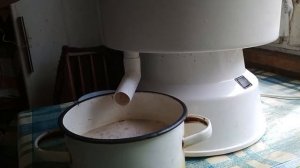 Делаем яблочный сок на соковыжималке "Салют".