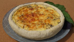 Распределяю тесто по форме и засыпаю сыром – простой рецепт открытого пирога, который влюбляет в себ