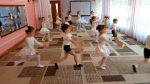 Танец-оркестр с кубиками