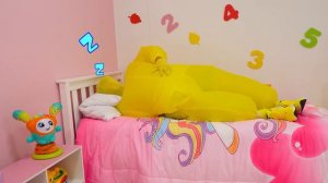 Куб с воздушными шариками и другие веселые челленджи для детей с Крисом и мамой