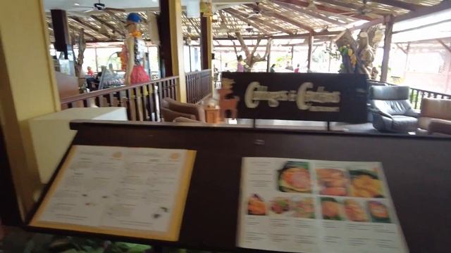 Обед с видом на море. Ресторан Cabbages and Condoms в Паттайе. смотреть онлайн