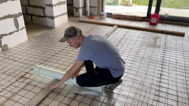 Продолжаем штукатурить стены из газобетона своими руками. Купил УШМ [Переезд на землю] смотреть онлайн