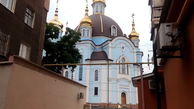 Знаменитый храм в Мариуполе Покрова Божьей Матери.