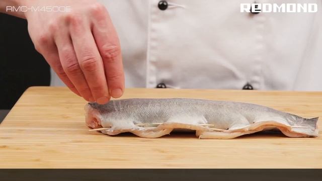 Trucha a la Navarra en Multicocción REDMOND RMC-M4500E смотреть онлайн