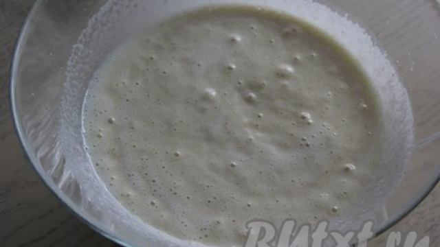 Манник с яблоками на кефире в мультиварке