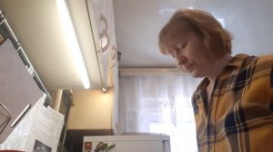 Посиделки на кухне. Готовим сырники из просроченного творога, болтаем. Рассказываю про Яндекс Дзен