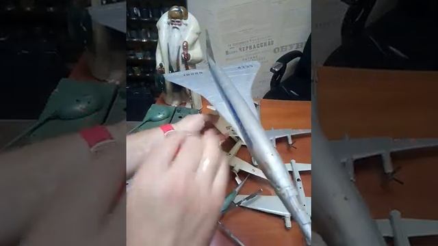 Купил деда Мороз из папье-маше и сборные модели самолетов! смотреть онлайн