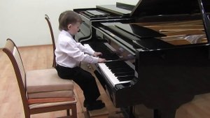 Игнатий Круглов, 5 лет, И.С.Бах Менуэт До мажор, А.Гречанинов Мазурка