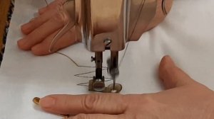 Стёжка для начинающих на прямострочной швейной машинке лапкой для штопки.  with a darn paw.