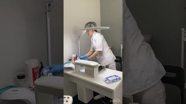 Дезинфекция рабочего места в кабинете мастера маникюра￼ смотреть онлайн