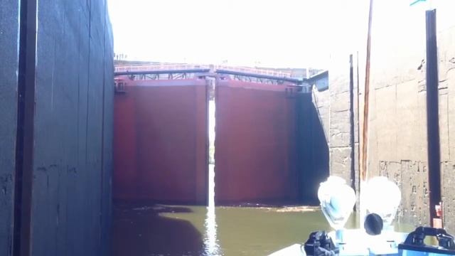 Проходим шлюз в Чайковском смотреть онлайн