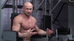 Как накачать пресс - живот - № 332. Подьем почти прямых  ног в тренажере для пресса