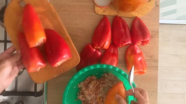 Фаршированные перцы в томатном соусе. Stuffed peppers in tomato sauce смотреть онлайн