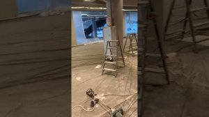 Механизированная нанесение лессировка на стены.