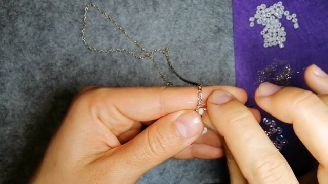 КАК СПЛЕСТИ ЦЕПОЧКУ ИЗ ЦЕПОЧКИ, БИСЕРА И БУСИН. СУПЕР ПРОСТО И БЫСТРО СВОИМИ РУКАМИ. DIY