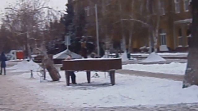 Прогулка по площади в Энгельсе. смотреть онлайн