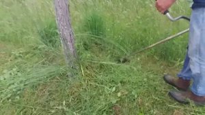 STIHL FS-120,košenje trave trokrakim nožem.STIHL FS-120,mowing the grass with a three-legged knife.