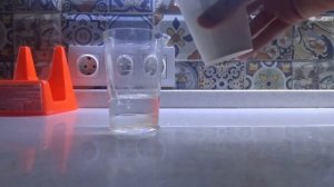 Как правильно разбавлять кислоты с водой?