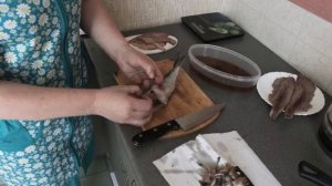 Как быстро очистить рыбу от костей (очень просто)