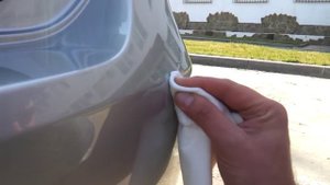 Удаление царапин на лаке с помощью Autosol scratch remover