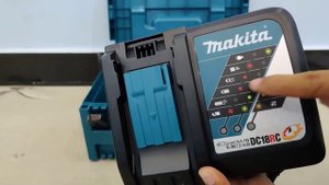 Makita DDF486RTJ - Makita Cordless Driver Drill 40V max